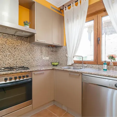 Fantastico Junto Al Mar By