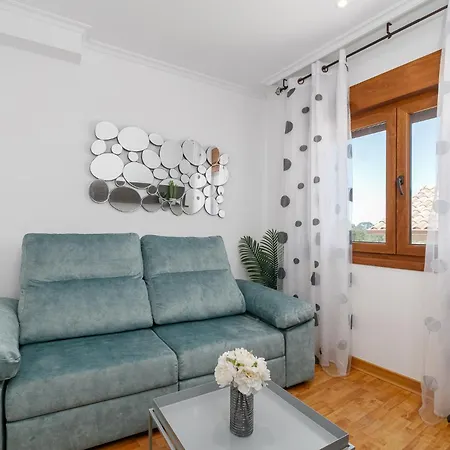 Fantastico Junto Al Mar By *